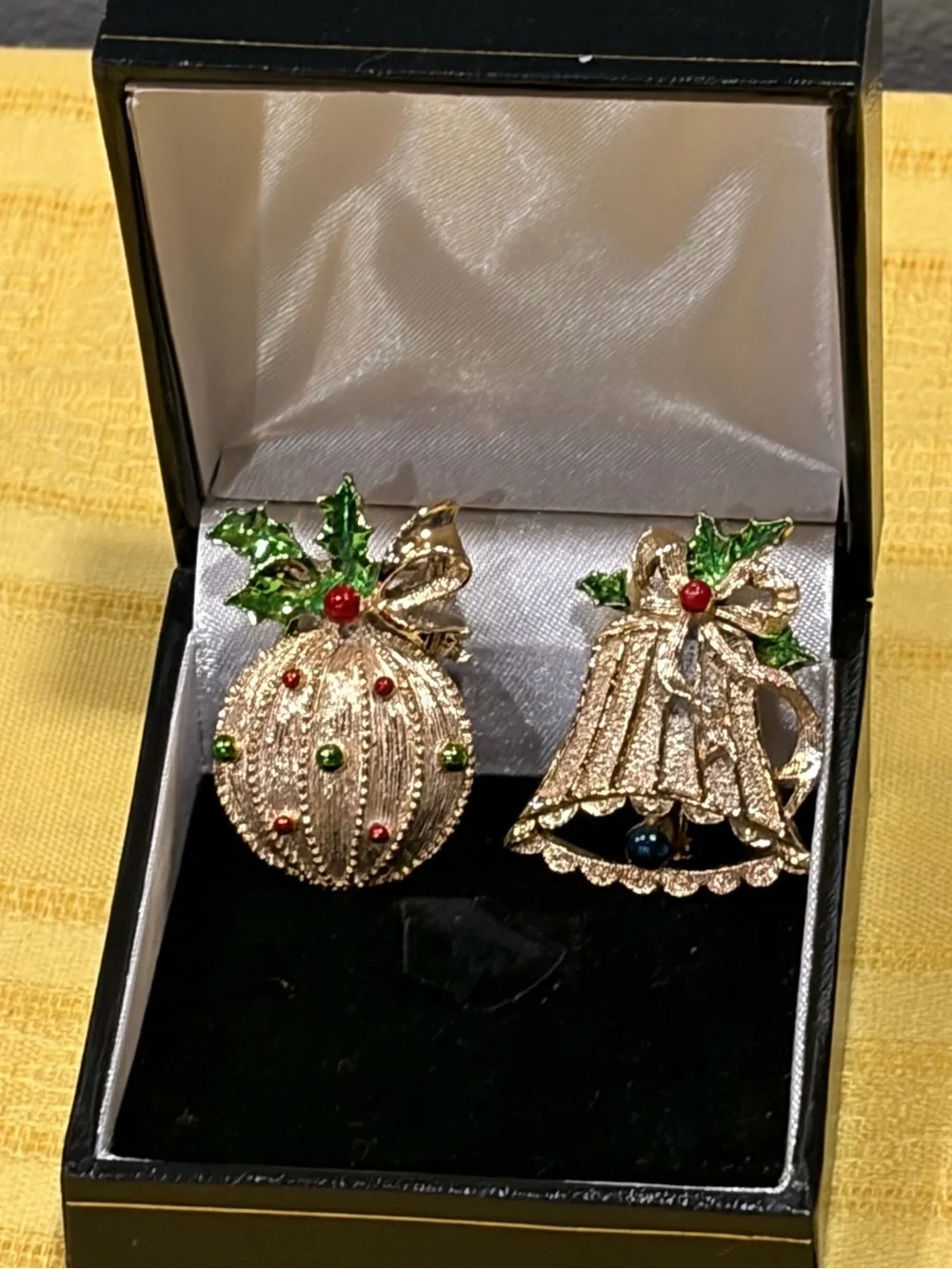 VTG Signed Gerry’s Christmas Brooch Pin Set Bell & Ornament